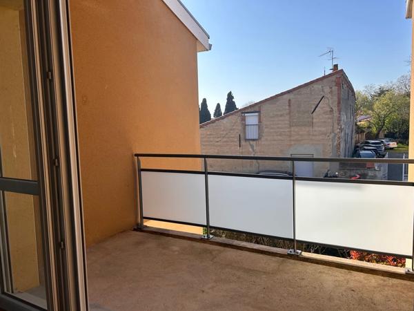 Appartement t3 terrasse et place de parking