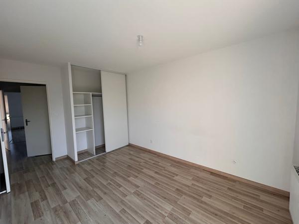 Appartement t3 terrasse et place de parking