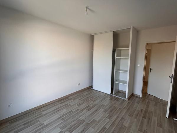 Appartement t3 terrasse et place de parking