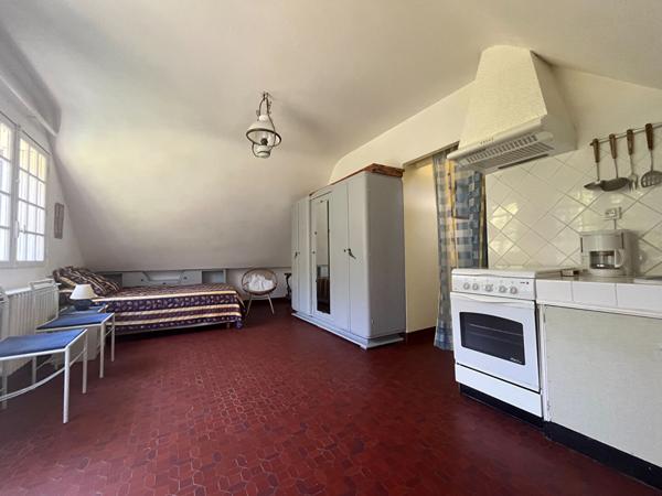 Maison à vendre à ARRADON 146m² à rénover sur terrain de plus de 4700m² avec studio