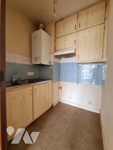 SAINT NAZAIRE secteur ancien hôpital, appartement T2 à rénover  