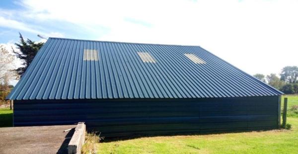 2 batiments  sur 6.3ha de patures