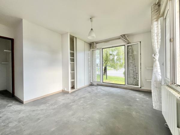 T4 DE 82 M2 EN REZ AVEC JARDIN 70 m² - CAVE DE 15 M2