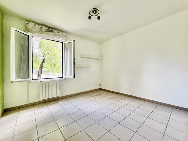 T4 DE 82 M2 EN REZ AVEC JARDIN 70 m² - CAVE DE 15 M2