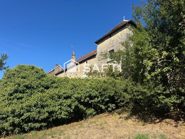 ANCIENNE FERME COEUR DU VILLAGE A REHABILITER