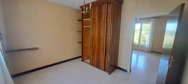 MAISON T4 A RAFRAICHIR AVEC JARDIN ARBORE DE 850 M²