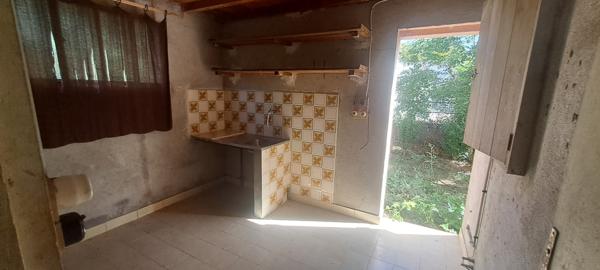 MAISON T4 A RAFRAICHIR AVEC JARDIN ARBORE DE 850 M²