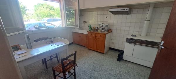 MAISON T4 A RAFRAICHIR AVEC JARDIN ARBORE DE 850 M²