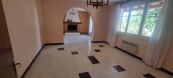 MAISON T4 A RAFRAICHIR AVEC JARDIN ARBORE DE 850 M²