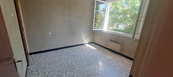 MAISON T4 A RAFRAICHIR AVEC JARDIN ARBORE DE 850 M²