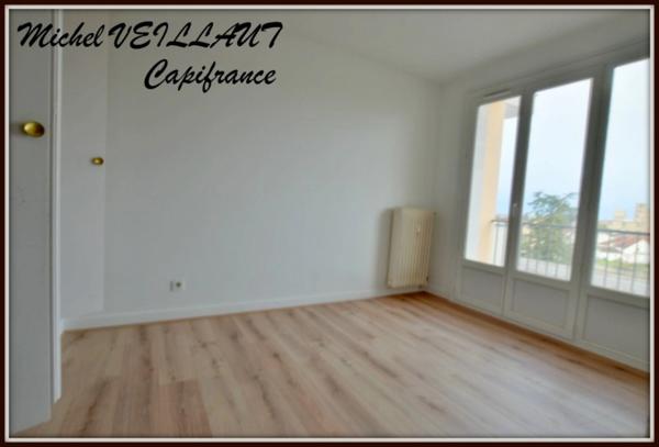 Appartement à vendre 4 pièces YZEURE (03), 4éme étage avec ascenseur, très bon état général
