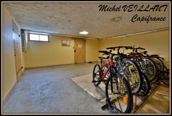 Appartement à vendre 4 pièces YZEURE (03), 4éme étage avec ascenseur, très bon état général