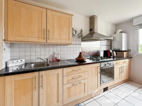 Appartement T2 en duplex de 60 m² avec balcon plein sud, garage et stationnement – Centre-ville de Ploërmel à pied