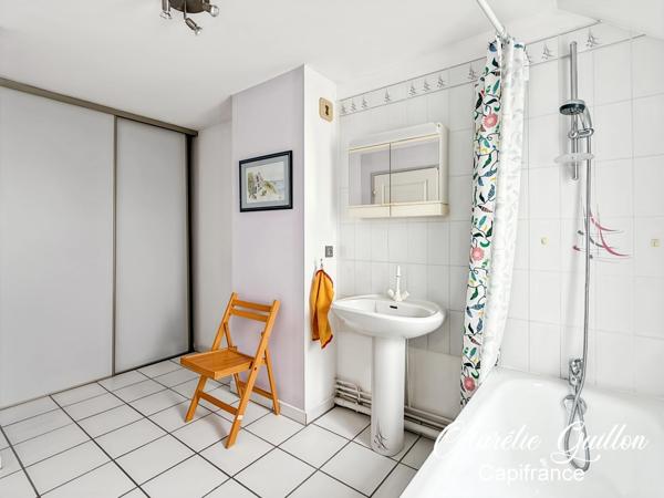 Appartement T2 en duplex de 60 m² avec balcon plein sud, garage et stationnement – Centre-ville de Ploërmel à pied