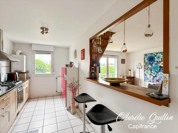 Appartement T2 en duplex de 60 m² avec balcon plein sud, garage et stationnement – Centre-ville de Ploërmel à pied