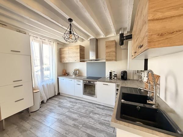 SAINTE GENEVIEVE MAISON VIE DE PLAIN PIED SALON SALLE A MANGER CUISINE 2 CHAMBRES SALLE D'EAU PREAU JARDIN
