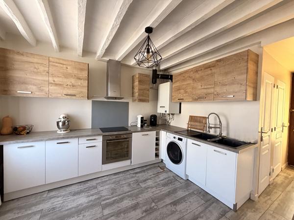 SAINTE GENEVIEVE MAISON VIE DE PLAIN PIED SALON SALLE A MANGER CUISINE 2 CHAMBRES SALLE D'EAU PREAU JARDIN