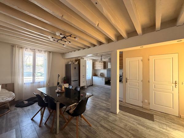 SAINTE GENEVIEVE MAISON VIE DE PLAIN PIED SALON SALLE A MANGER CUISINE 2 CHAMBRES SALLE D'EAU PREAU JARDIN