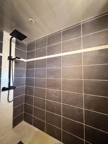 SAINTE GENEVIEVE MAISON VIE DE PLAIN PIED SALON SALLE A MANGER CUISINE 2 CHAMBRES SALLE D'EAU PREAU JARDIN