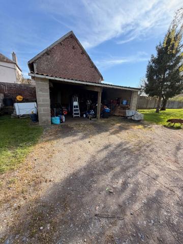 SAINTE GENEVIEVE MAISON VIE DE PLAIN PIED SALON SALLE A MANGER CUISINE 2 CHAMBRES SALLE D'EAU PREAU JARDIN