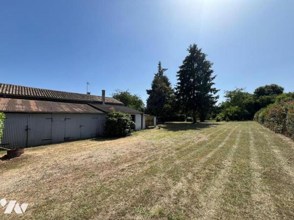 LUSIGNAN – Longère avec dépendances et potentiel d'agrandissement