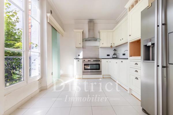 # Maison – 617m² – Saint-Maurice