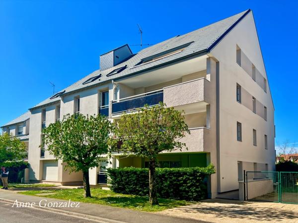 OLIVET Centre, à vendre au troisième et dernier étage avec ascenceur d'une Résidence sécurisée et calme, grand appartement lumineux avec 4 chambres, terrasse, deux places de parking et une cave