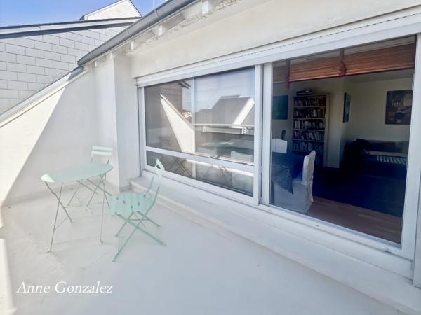 OLIVET Centre, à vendre au troisième et dernier étage avec ascenceur d'une Résidence sécurisée et calme, grand appartement lumineux avec 4 chambres, terrasse, deux places de parking et une cave