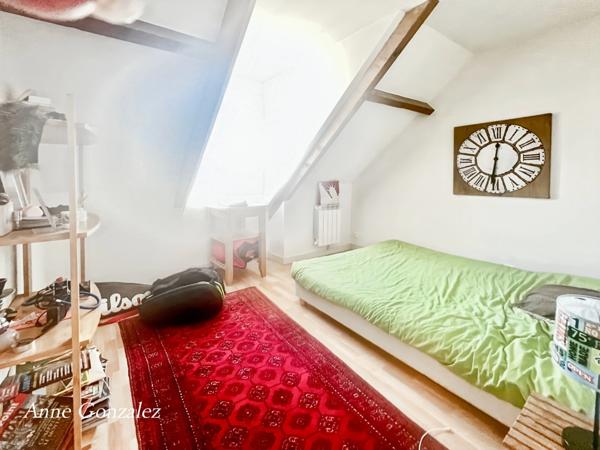 OLIVET Centre, à vendre au troisième et dernier étage avec ascenceur d'une Résidence sécurisée et calme, grand appartement lumineux avec 4 chambres, terrasse, deux places de parking et une cave