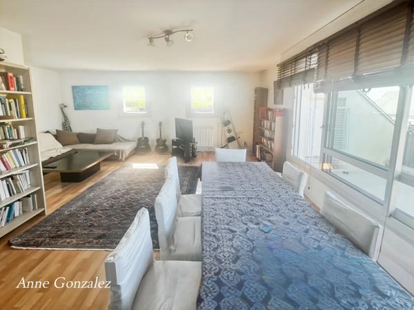 OLIVET Centre, à vendre au troisième et dernier étage avec ascenceur d'une Résidence sécurisée et calme, grand appartement lumineux avec 4 chambres, terrasse, deux places de parking et une cave