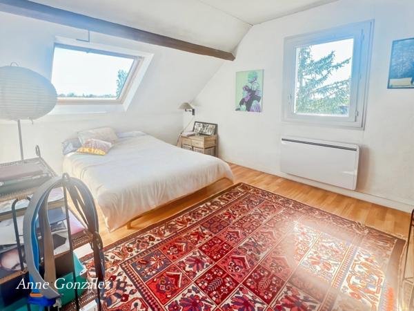 OLIVET Centre, à vendre au troisième et dernier étage avec ascenceur d'une Résidence sécurisée et calme, grand appartement lumineux avec 4 chambres, terrasse, deux places de parking et une cave