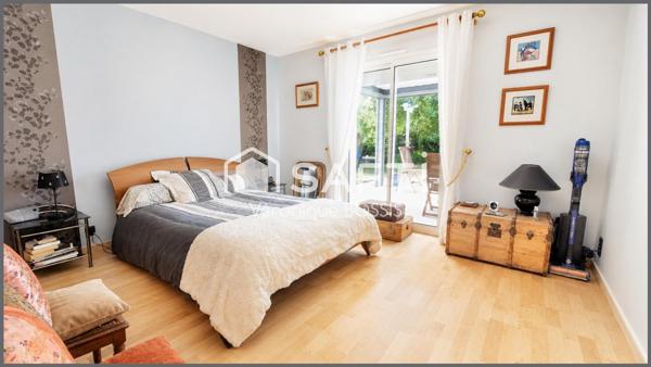 MOUILLERON-LE-CAPTIF – BELLE PROPRIÉTÉ DE 205 m² – PISCINE – 1 217 m² DE TERRAIN PAYSAGÉ