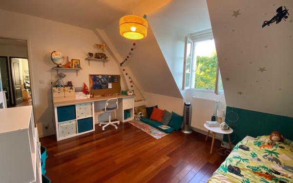 Maison à louer    8 pièces •  Véretz