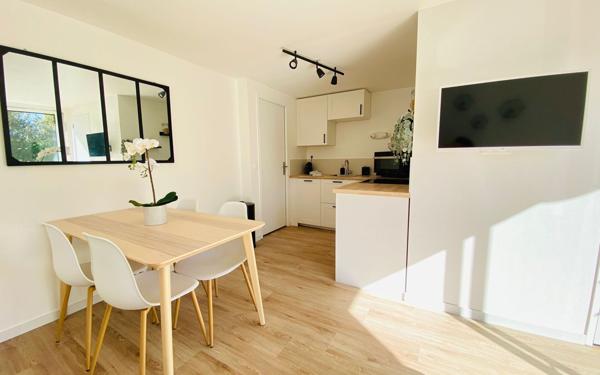 Maison à louer    8 pièces •  Véretz