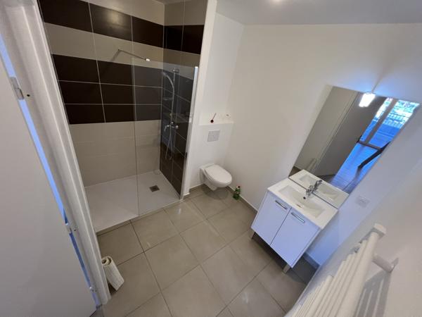 Monteux (84170) MONTEUX (84) studio meublé 31 m2