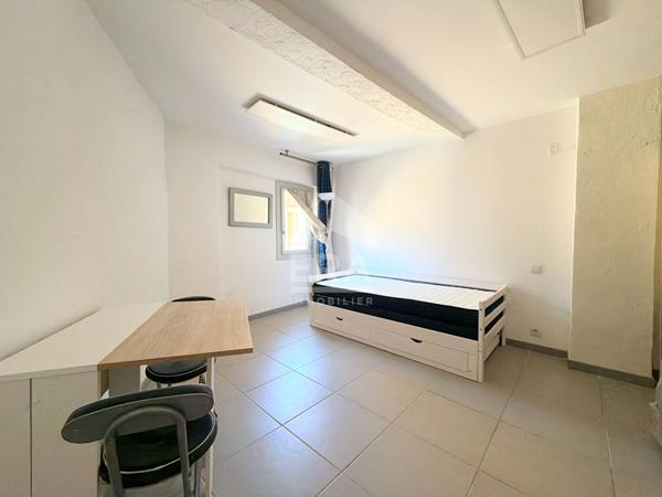 A LOUER PERTUIS 84120 MAISON DE VILLE MEUBLEE TYPE 3 PIECES D'ENVIRON 65M² AVEC TOIT TERRASSE ET GARAGE