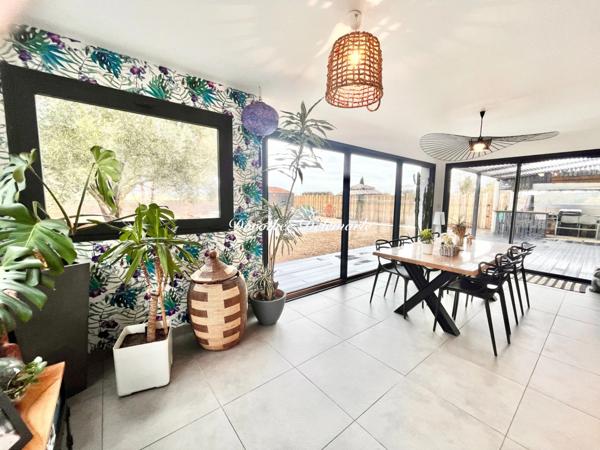 Maison à vendre 5 pièces Dompierre-sur-Mer, superbe maison rénovée de 138 m² avec piscine, jardin arboré de 1 035 m² et accès rapide à La Rochelle par piste cyclable.