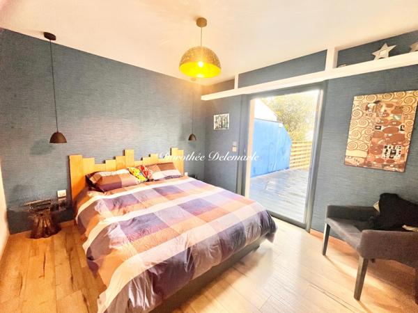 Maison à vendre 5 pièces Dompierre-sur-Mer, superbe maison rénovée de 138 m² avec piscine, jardin arboré de 1 035 m² et accès rapide à La Rochelle par piste cyclable.