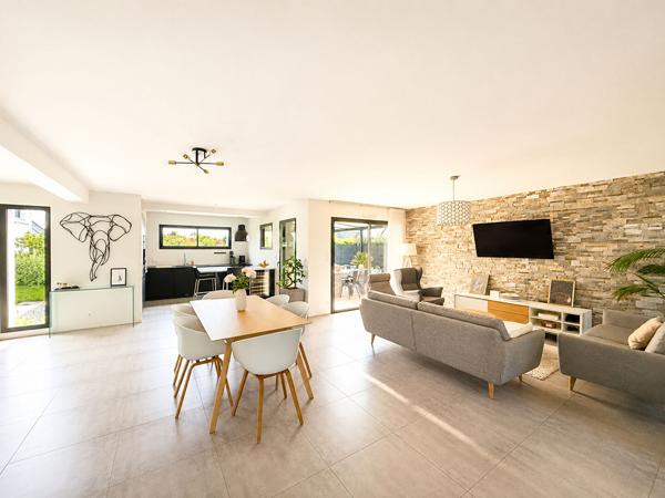 Maison contemporaine à vendre à Châteaugiron 131 m² 3 chambres Quartier calme