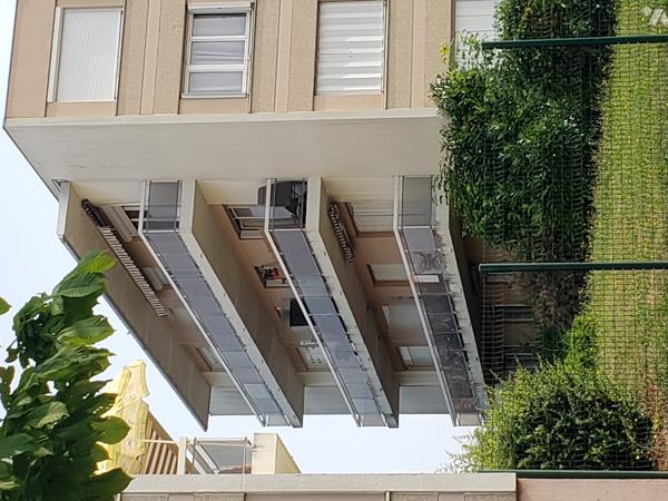 Exclusivité à MIGENNES Appartement dans une résidence sécurisée avec parking extérieur et cave.