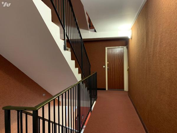 Exclusivité à MIGENNES Appartement dans une résidence sécurisée avec parking extérieur et cave.