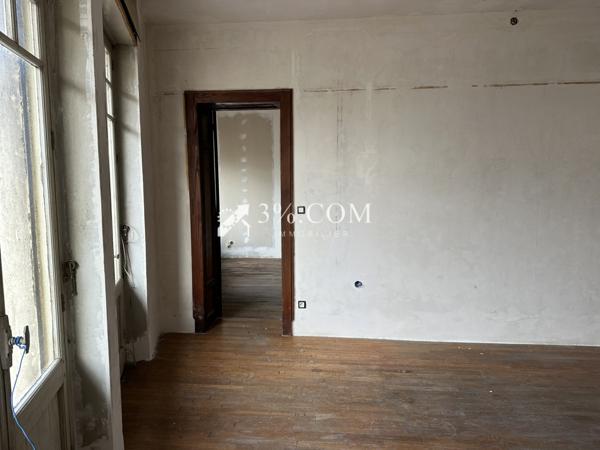 Ensemble immobilier de 500 m² composé de deux bâtiments MIRECOURT Mirecourt (88500)