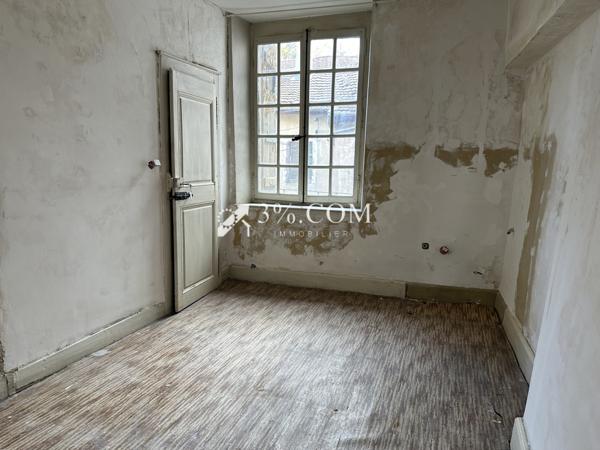 Ensemble immobilier de 500 m² composé de deux bâtiments MIRECOURT Mirecourt (88500)