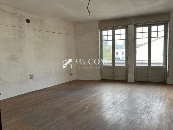 Ensemble immobilier de 500 m² composé de deux bâtiments MIRECOURT Mirecourt (88500)