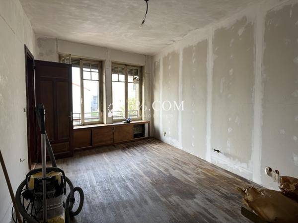 Ensemble immobilier de 500 m² composé de deux bâtiments MIRECOURT Mirecourt (88500)