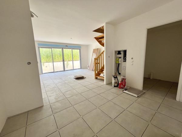 Maison avec Terrasse et Jardin - Parkings - Proche Tram
