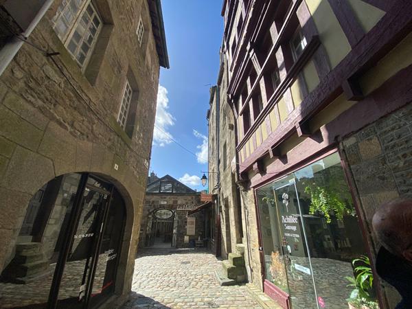 LOCAL COMMERCIAL À LOUER ? DINAN CENTRE