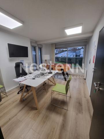 À LOUER - Local commercial 35 m² - Zone de Luscanen - Visibilité - Parking privatif