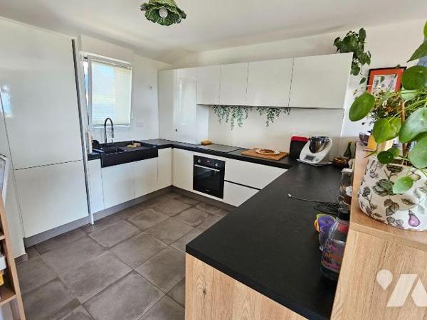 A Cancale, maison de 2023, belle vue mer, proche plage de Port Mer, comprenant : une entrée ave...