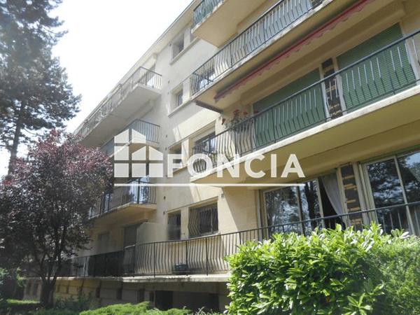 Location Studio 28.6 m² - 18 RUE DES SOURCES Le Plessis Robinson 92350